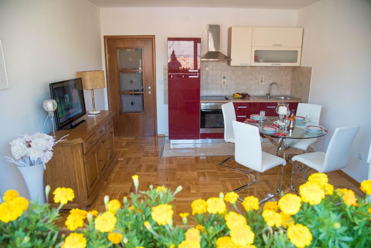 Apartment Ines シニ エクステリア 写真
