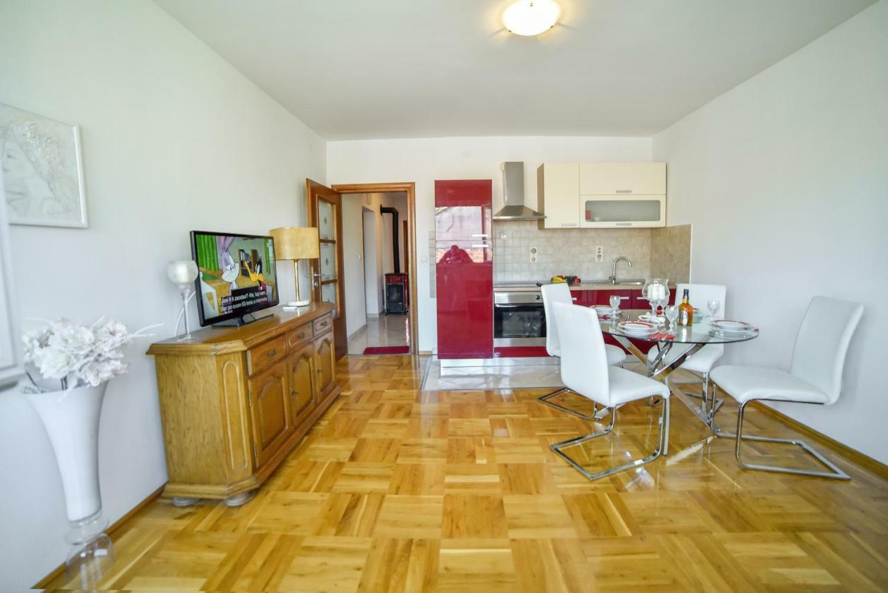 Apartment Ines シニ エクステリア 写真
